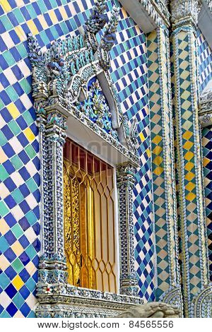 Window     Gold    Temple    Bangkok  Grate Blue