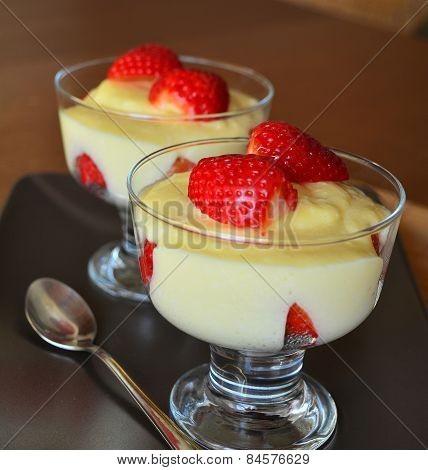 Dessert vanilla pudding with fresh strawberries