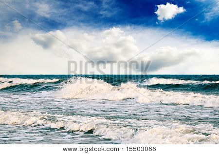在海上风暴