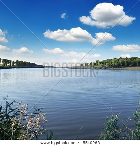 See und blauer Himmel