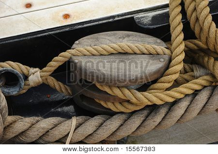 Seil und Holzdeck