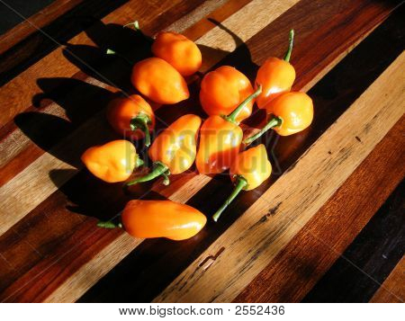 พริก Habanero บน Cuttingboard