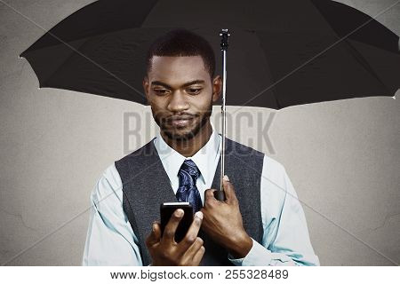 Closeup Portrait Skeptical Business Man Reading Bad News On Smart, Mobile Phone Holding Umbrella Pro