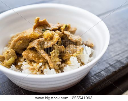Red Curry Pork With Rice In Foam Cup