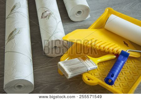 Wallpaper And Accessories For Glue Wallpaper Top View