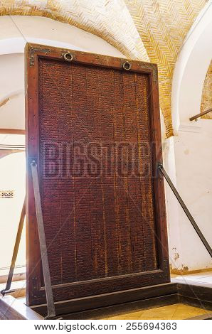 Kairouan, Tunisia - August 30, 2015: The Large Wooden Panel, Covered With Arabic Calligraphy In Pray