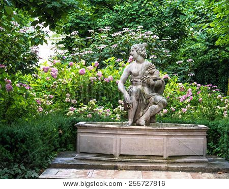Susannabrunnen (susanna Fountain) - Statue Of Young Half Naked Woman Startled By Someones Presence W
