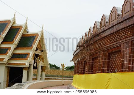 Phra Pathom Chedi (big Pagoda), Nakhon Pathom Province, Thailand. It Is Very Beautiful
