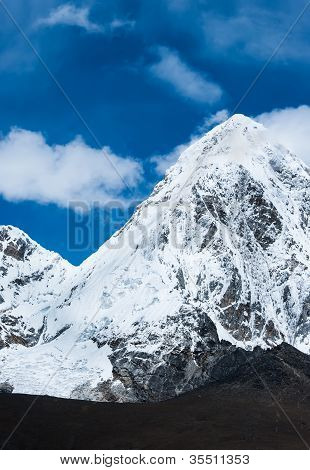Kalapathar 和 Pumori 首脑在喜马拉雅山