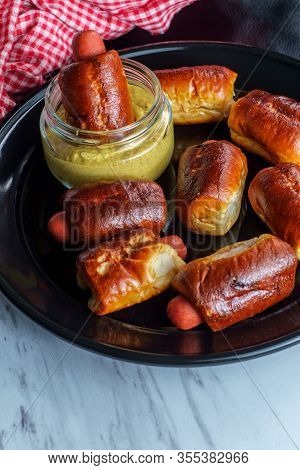 Mini Pretzel Dogs Mustard