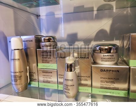 Serum Modeling Stimulskin Plus Divine And Smoothing And Strengthening Skin Cream Around The Eyes Of 