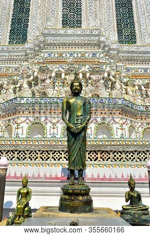 Bangkok, Th - Dec. 12: Wat Arun Buddha Pagoda Statue On December 12, 2016 In Bangkok, Thailand. Wat 