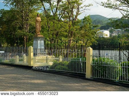 Kandy, Sri Lanka - March 3, 2022: Monument In The Buddhist Temple Of The Sacred Tooth Relic (sri Dal