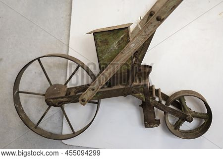 Former Seed Sower For Agriculture And The Countryside