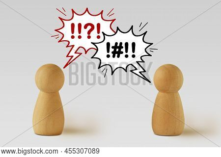 Pawns With Argue Speech Bubbles - Concept Of Conflict And Dialogue