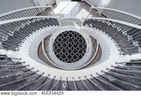 Detroit, Michigan -usa- 05-01-2022: Elegant Spiral Stairway Leads Down To A Lower Level