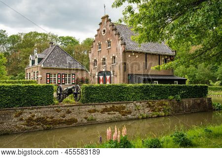 Wijhe, Overijssel, The Netherlands, 26.05.2022, Historical Building Of Estate De Gelder In The Villa