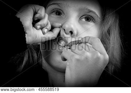 Snus. Tobacco In Bags. A Female Child Uses Nicotine. Close-up.