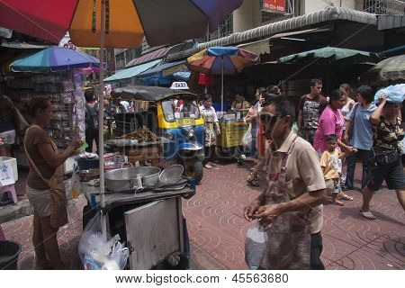 Bangkok, Thaimaa - 17 syyskuu: Vilkasta SamPengiin Lane Chinatownissa syyskuun 17 2012. SamPengiin La