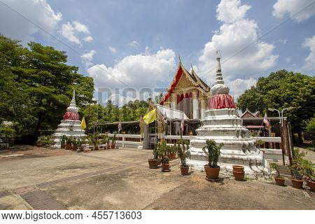 Wat Phai Lom Temple On Koh Kret Is A Popular Tourist Attraction Of Nonthaburi Province In Thailand.