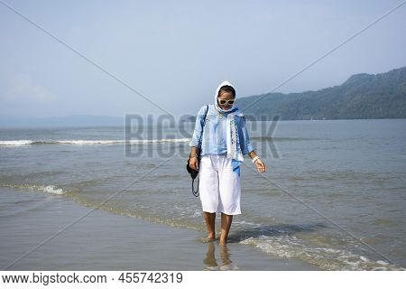 Traveler Thai Women Travel Visit And Walk Relax On Sand Beach Thale Waek San Lang Mangkorn Or Separa