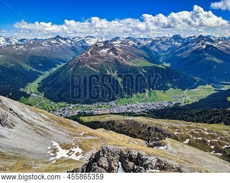Schiahorn. Mountain High Above Davos. Near The Weissfluhjoch Parsenn And Strelapass Schatzalp. Large