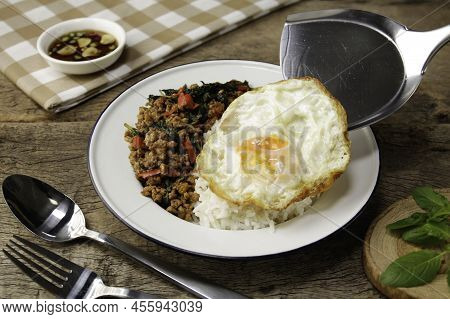 Stir Fried Thai Basil With Minced Pork With Fried Egg , Pad Kra Pao