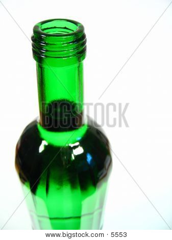 Nahaufnahme einer grünen Flasche.