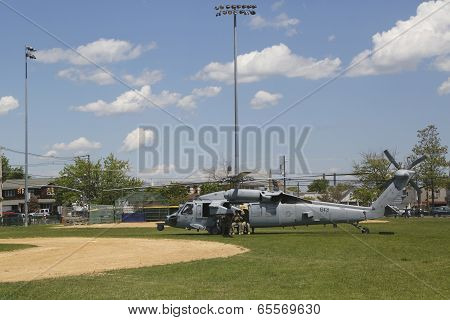 MH-60S helicopter from Helicopter Sea Combat Squadron Five with US Navy EOD team taking off