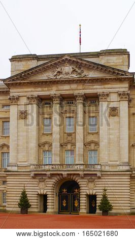 Buckingham Palace, the entrance to the building.
