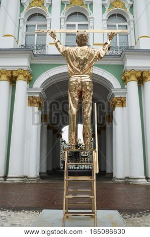 12.01.2017.Russia.Saint-Petersburg.12.01.2017.Russia.Saint-Petersburg.Bronze sculpture by Belgian Jan Fabre exhibited in the courtyard of the Hermitage.