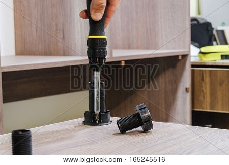 Bonding and assembly of furniture on the wooden pins