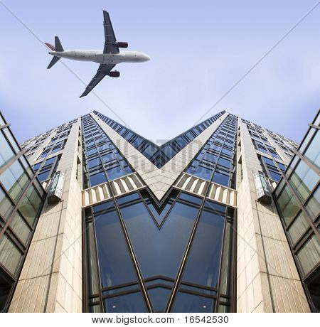o voyageing de airplene através de edifícios modernos do centro financeiro de lujiazui, em Xangai chi