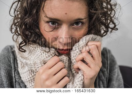 woman with a hot scarf in wool in a gelid winter