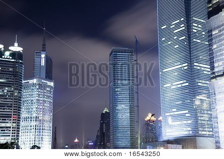 Noční pohled lujiazui finanční centra v Šanghaji Číně.