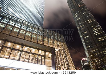 Noční pohled lujiazui finanční centra v Šanghaji Číně.