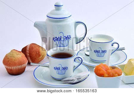Breakfast with calories
to begin the work day with forces.