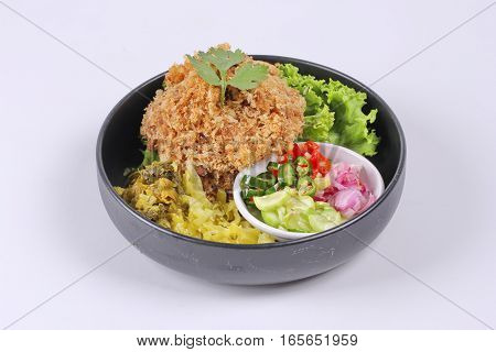 Crispy Canned Tuna  With Sliced Pickle Lettuce And Green Oak.