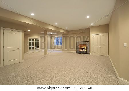 Suterén s krbem v nové výstavbě domů