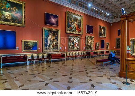 Saint Petersburg, Russia - December 25, 2016: Tourists Visiting Rubens Hall With Exhibition Of Jan F
