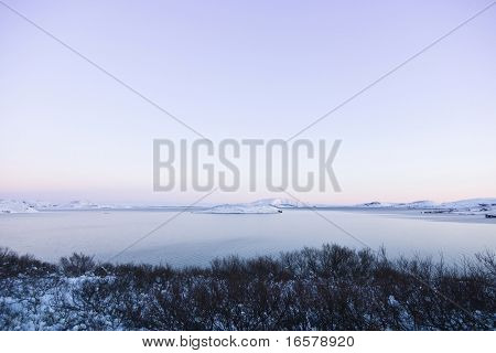 Panorama invernale dal lago Thingvallavatn in Islanda