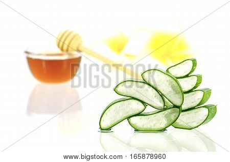Aloe Vera And Honey For Hair And Facial Treatment.