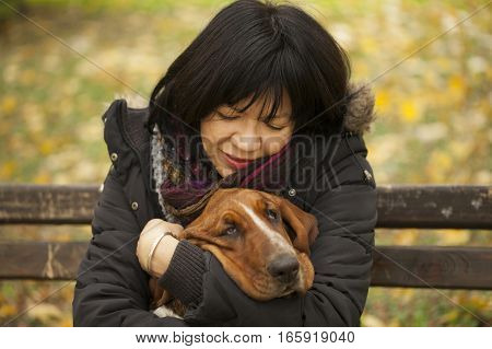The woman with a dog in the park Selective focus and small depth of field lens flare