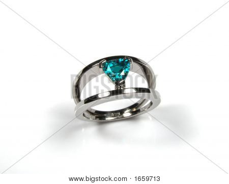 แหวนหมั้น