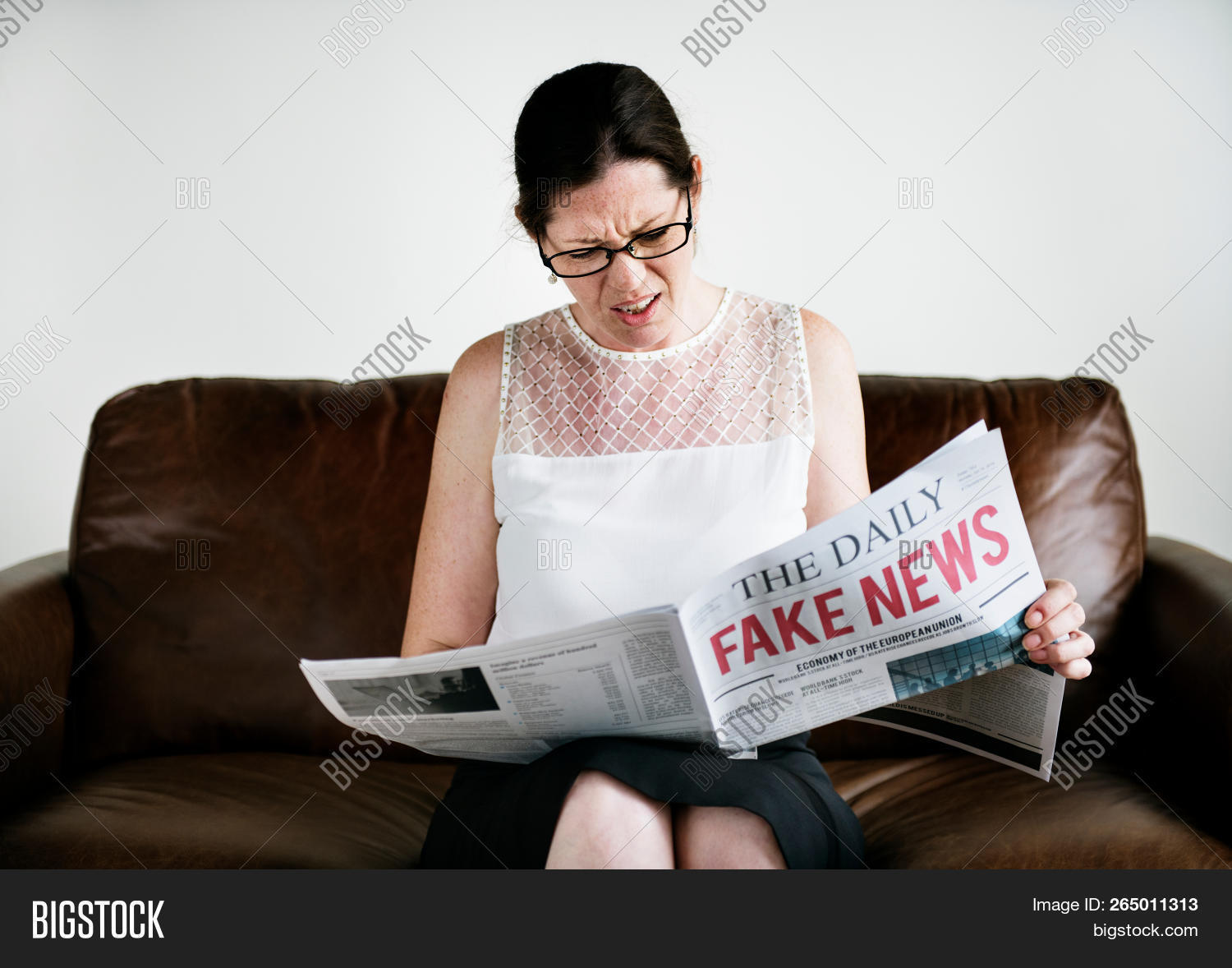 Fake read. Fake read. Fake or fact. Медиа фейк иконка. Fake read.