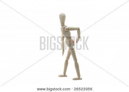 허리 통증에서 고통 받는 나무 마네킹 인형