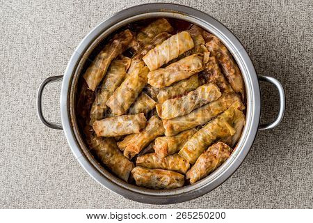 Turkish Dolma Lahana Sarmasi / Cabbage Rolls In A Pot.