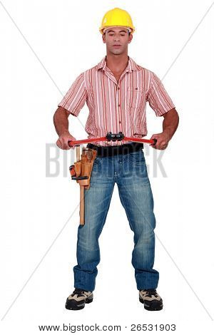 Pracownik z parą boltcutters