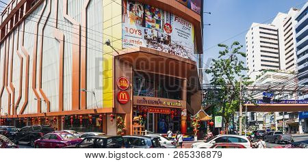 Bangkok, Thailand - March 1, 2018: Mega Plaza Shopping Mall On Maha Chai Road In Chinatown, Famous D