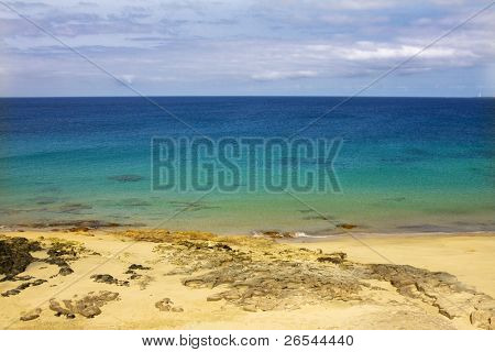 Krásná pláž Playa Blanca v ostrov Lanzarote, Španělsko